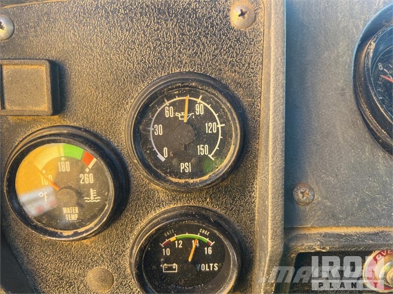 Mack RD688S Tovornjaki za vodo