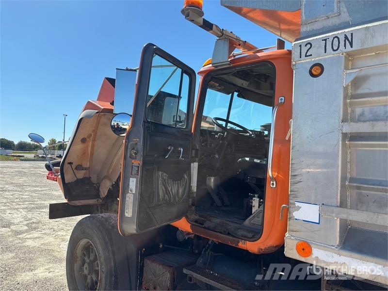 Mack RD688S Tipper trucks