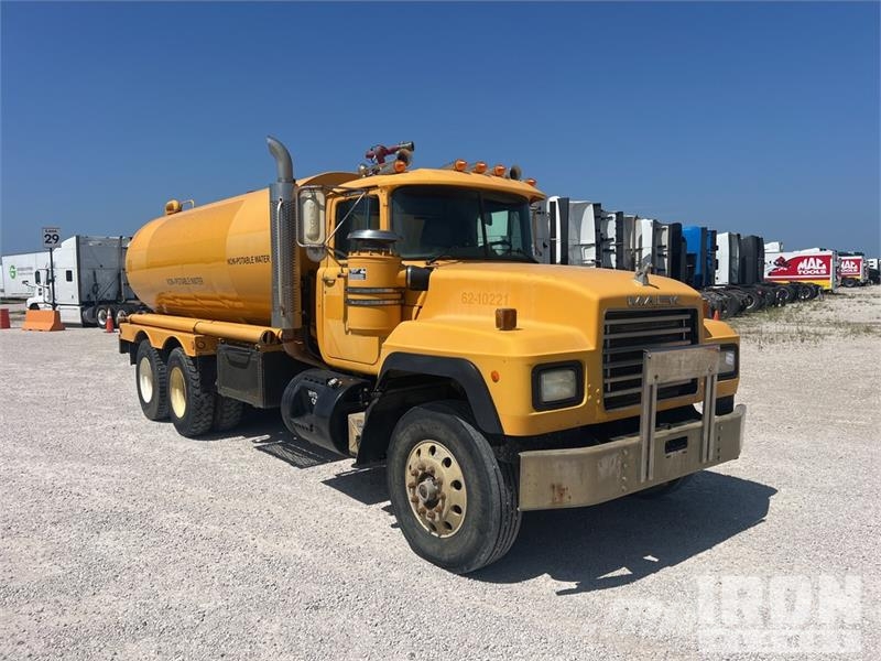 Mack RD688S Tovornjaki za vodo