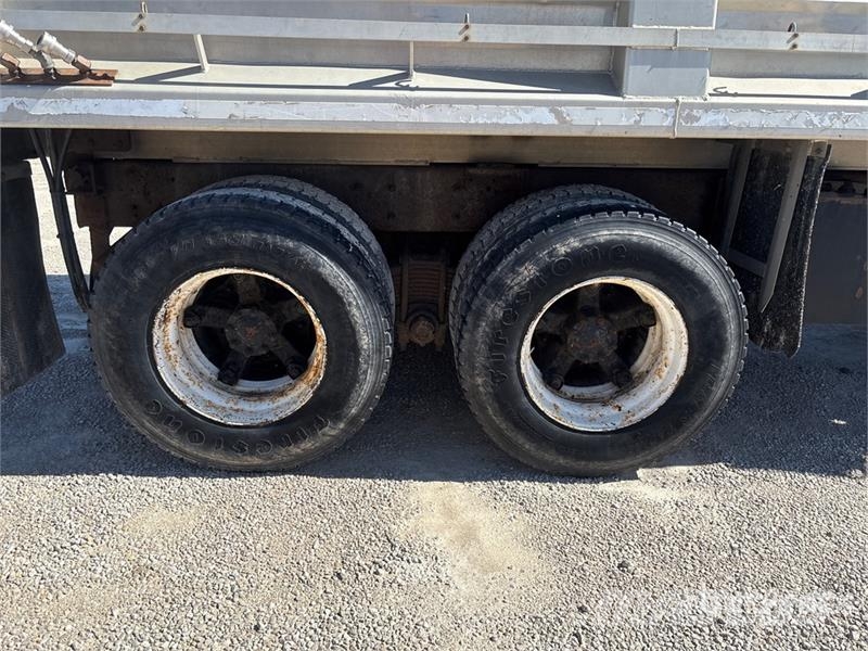 Mack RD688S Tipper trucks