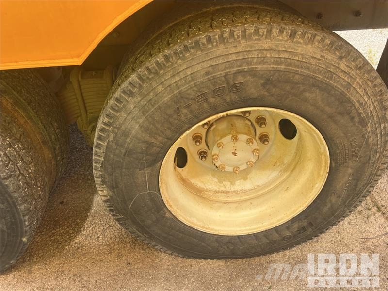 Mack RD688S Tovornjaki za vodo