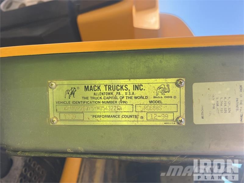 Mack RD688S Tovornjaki za vodo