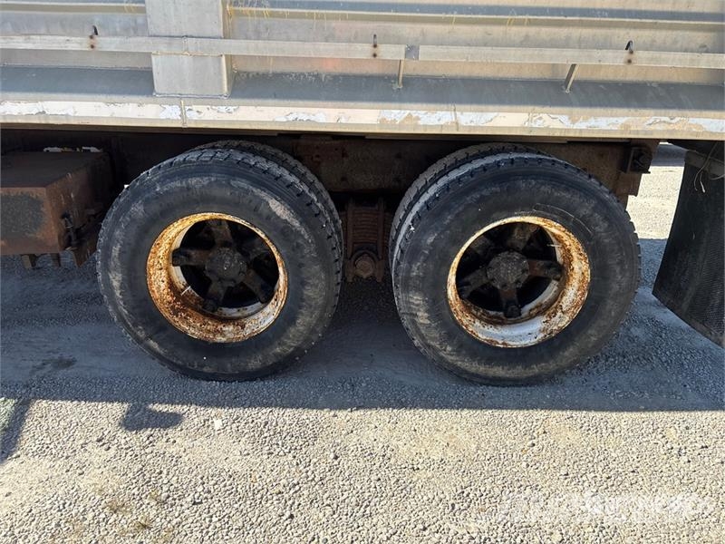 Mack RD688S Tipper trucks