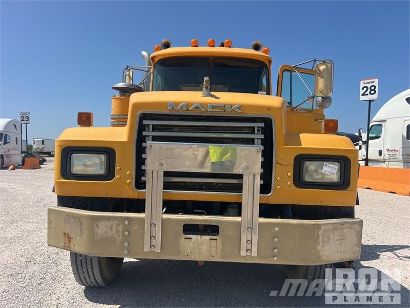 Mack RD688S Tovornjaki za vodo