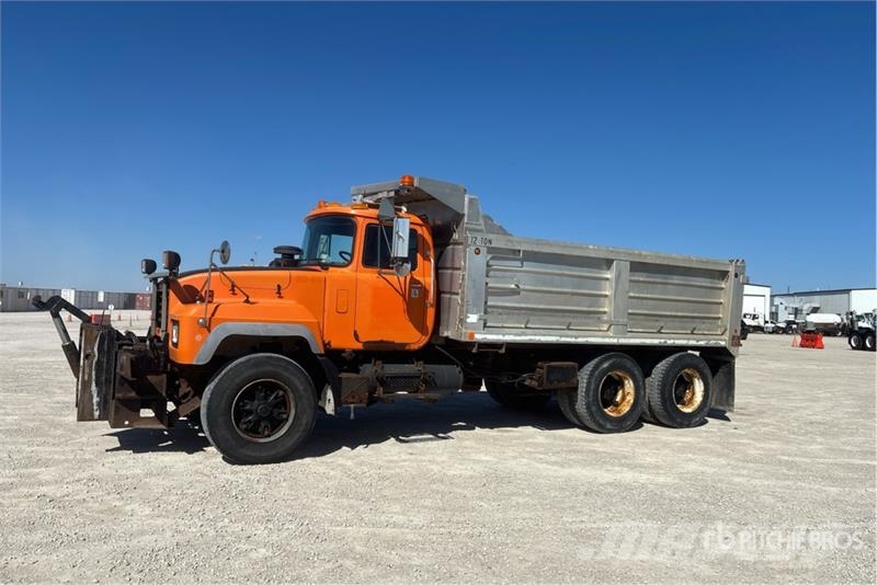 Mack RD688S Camion benne