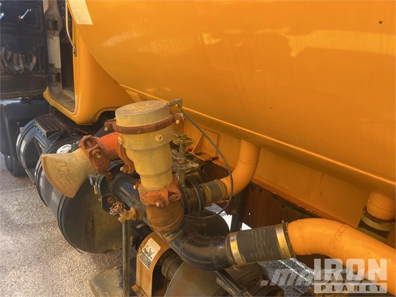 Mack RD688S Tovornjaki za vodo