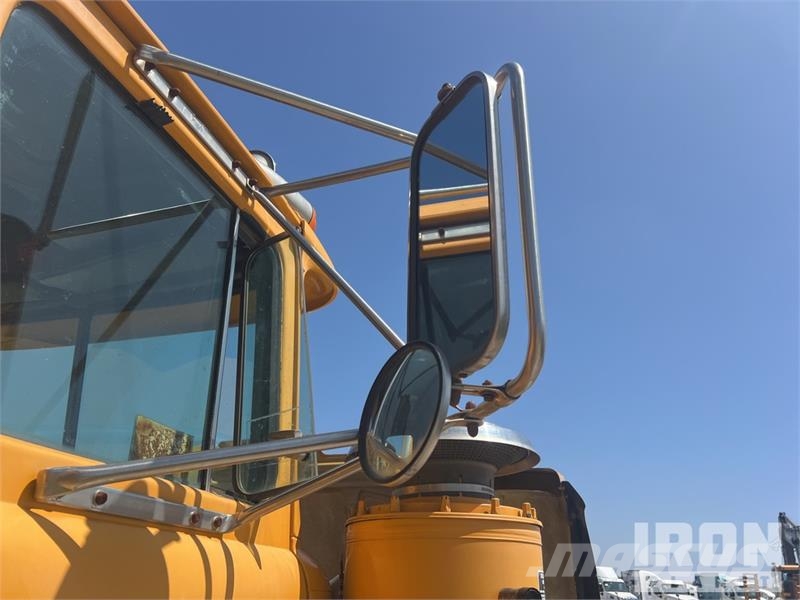 Mack RD688S Tovornjaki za vodo