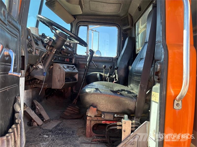 Mack RD688S Tipper trucks