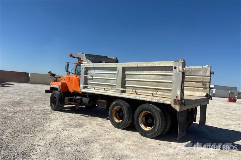 Mack RD688S Camion benne