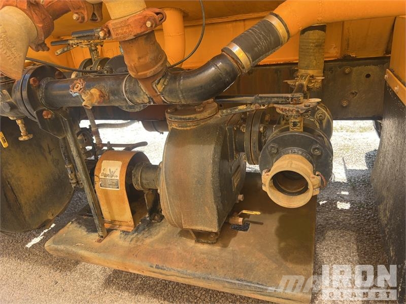Mack RD688S Tovornjaki za vodo