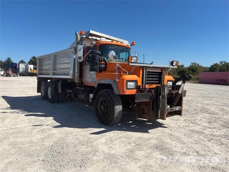 Mack RD688S Tipper trucks