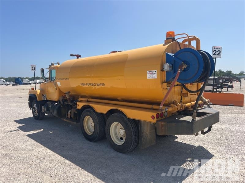 Mack RD688S Tovornjaki za vodo