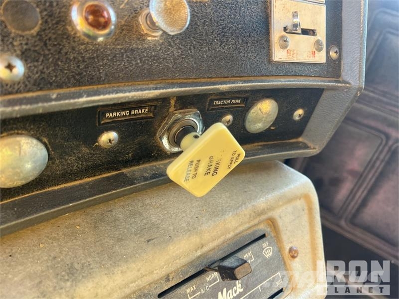 Mack RD688S Tovornjaki za vodo
