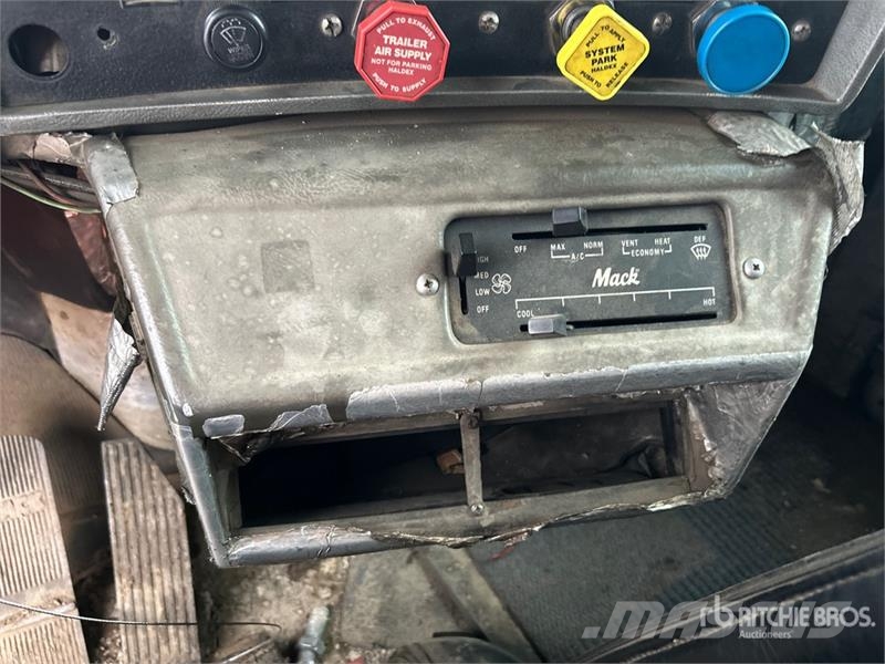 Mack RD688S Trekkvogner