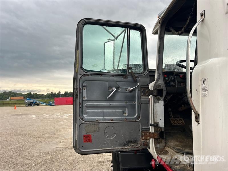 Mack RD688S Trekkvogner
