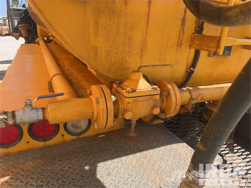 Mack RD688S Tovornjaki za vodo