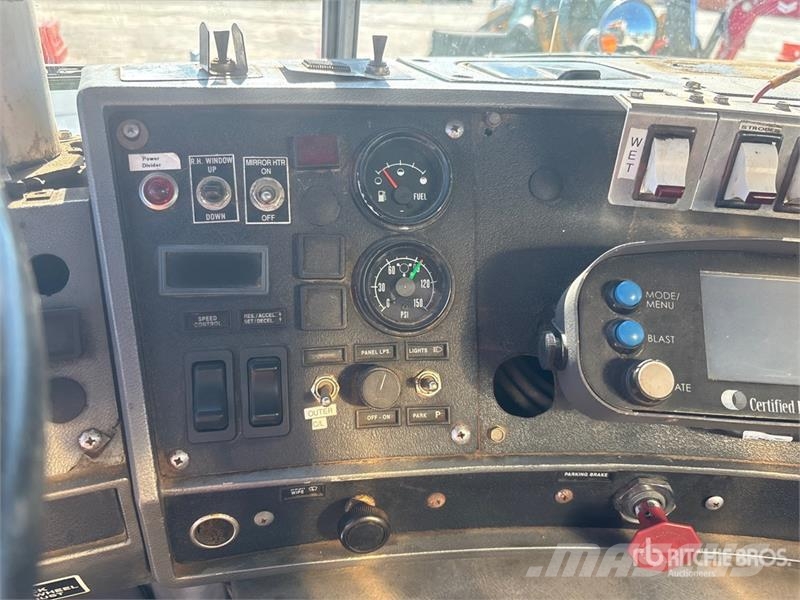 Mack RD688S Tipper trucks
