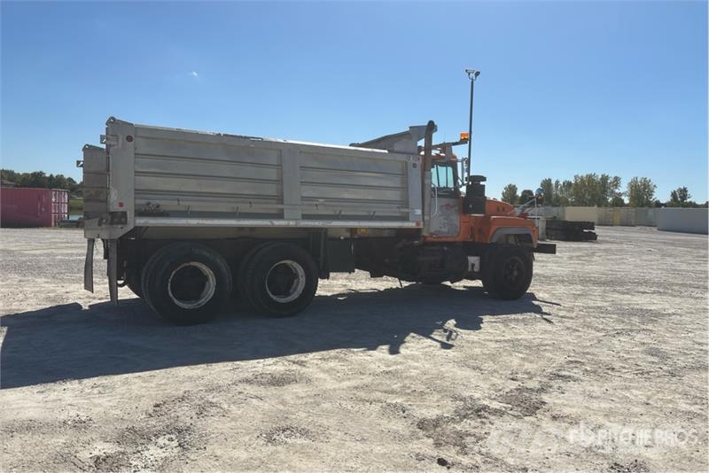 Mack RD688S Camion benne