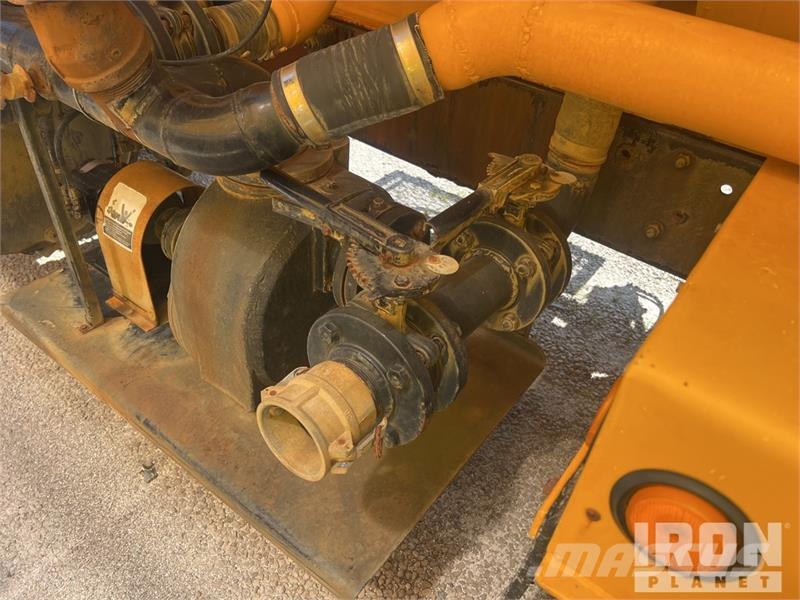Mack RD688S Tovornjaki za vodo