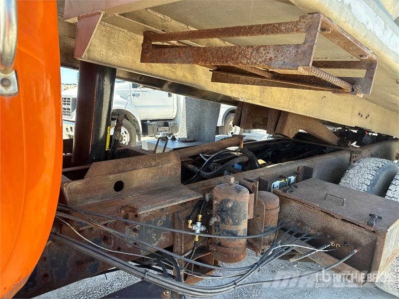 Mack RD688S Tipper trucks
