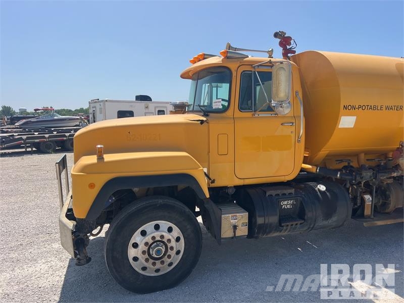 Mack RD688S Tovornjaki za vodo