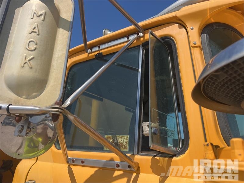 Mack RD688S Tovornjaki za vodo