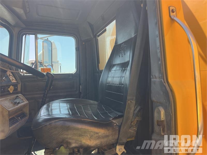 Mack RD688S Tovornjaki za vodo