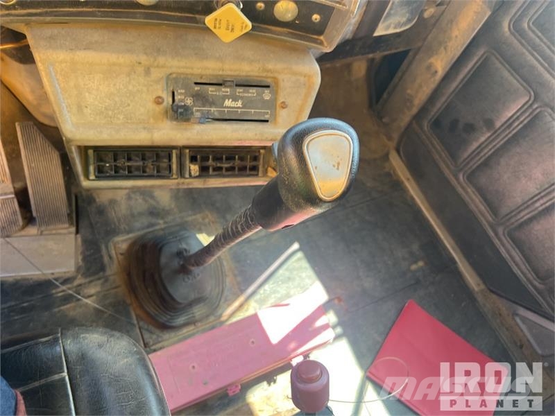 Mack RD688S Tovornjaki za vodo