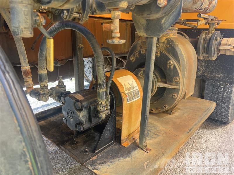 Mack RD688S Tovornjaki za vodo