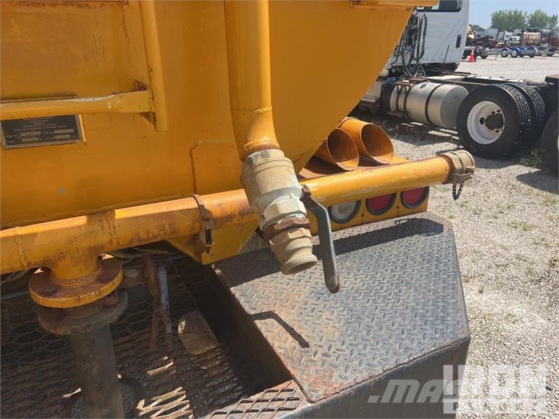 Mack RD688S Tovornjaki za vodo