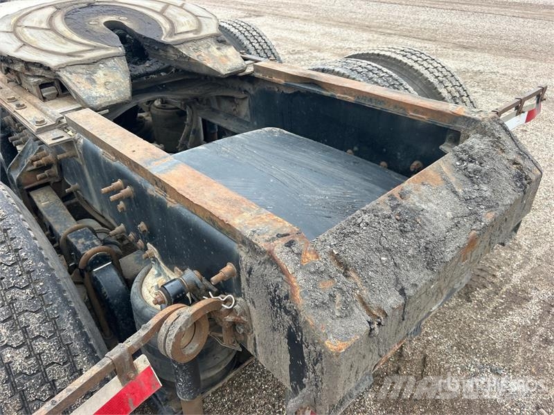 Mack TD700 8x4 Tri/A Day Cab Truck Tractor Traktorske jedinice
