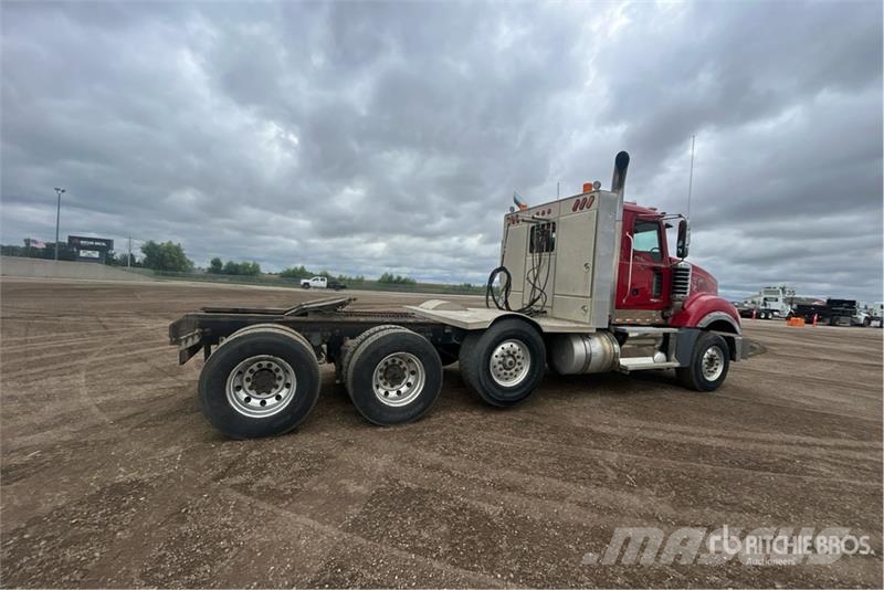 Mack TD700 8x4 Tri/A Day Cab Truck Tractor Traktorske jedinice