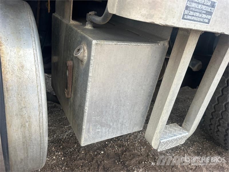Mack TD700 8x4 Tri/A Day Cab Truck Tractor Traktorske jedinice