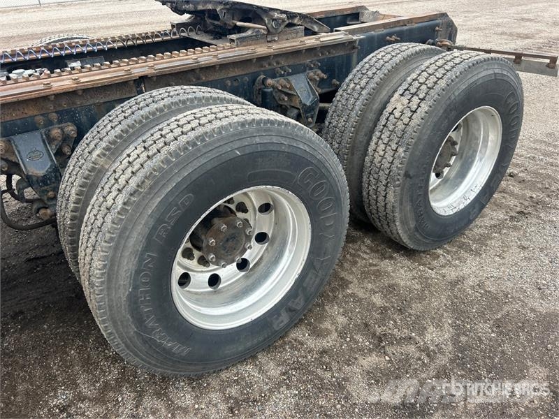 Mack TD700 8x4 Tri/A Day Cab Truck Tractor Traktorske jedinice