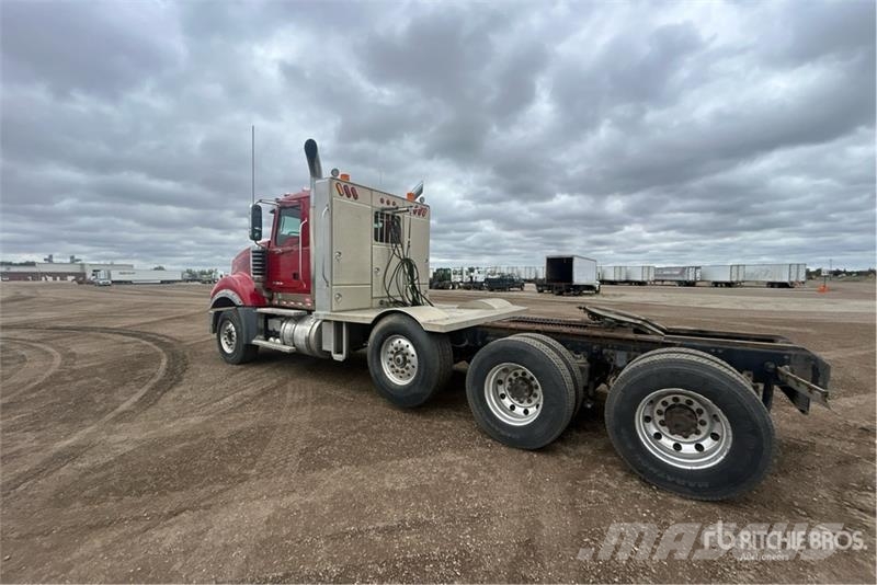 Mack TD700 8x4 Tri/A Day Cab Truck Tractor Traktorske jedinice