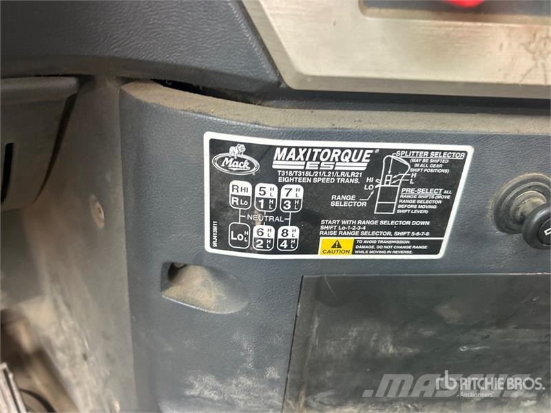 Mack TD700 8x4 Tri/A Day Cab Truck Tractor Traktorske jedinice