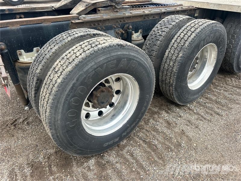 Mack TD700 8x4 Tri/A Day Cab Truck Tractor Traktorske jedinice