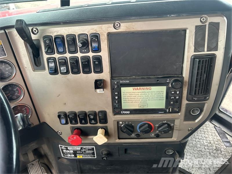 Mack TD700 8x4 Tri/A Day Cab Truck Tractor Traktorske jedinice