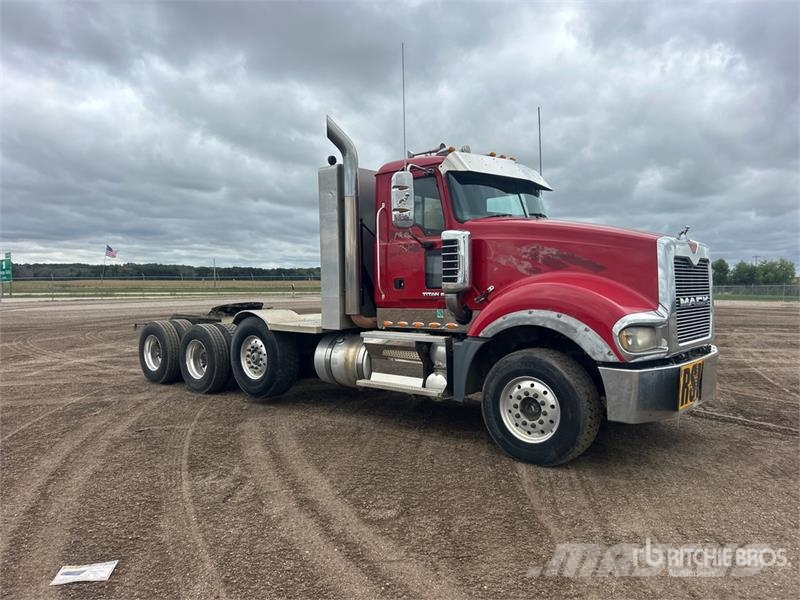 Mack TD700 8x4 Tri/A Day Cab Truck Tractor Traktorske jedinice