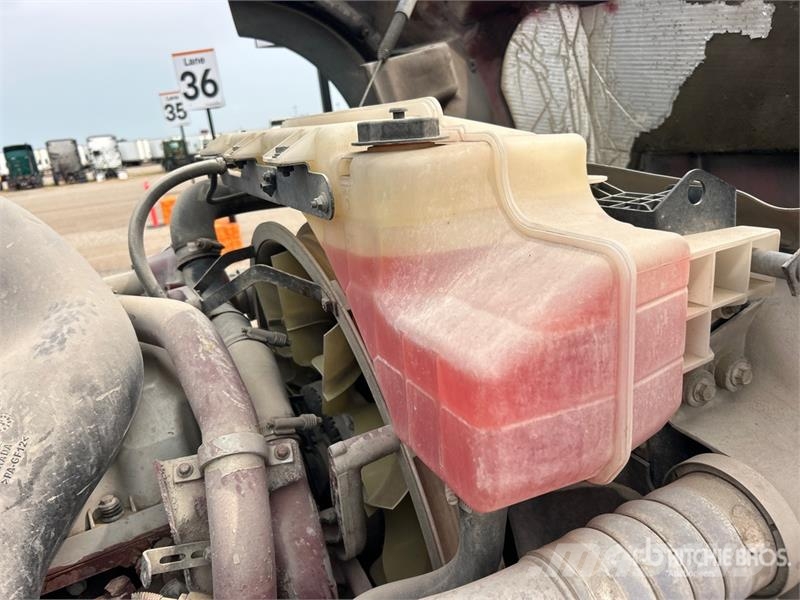 Mack Ultra XL 18 on Mack GU713 12x4 Stone Spreader Tru Stroje na výrobu betónových prefabrikátov