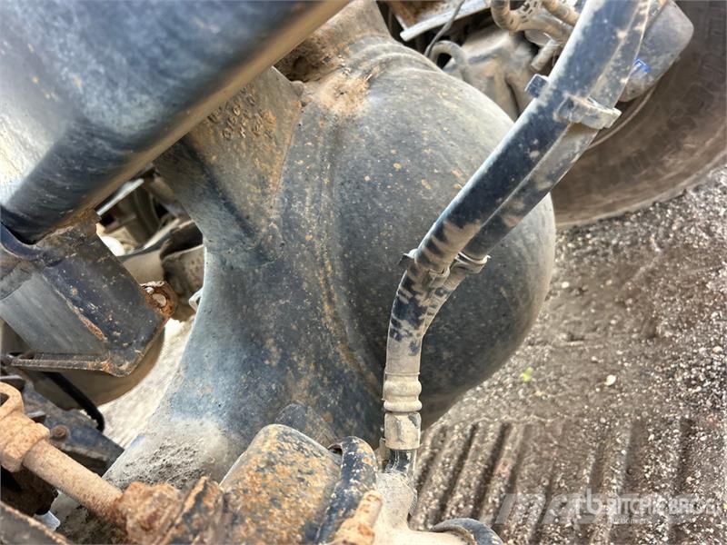 Mack Ultra XL 18 on Mack GU713 12x4 Stone Spreader Tru Stroje na výrobu betónových prefabrikátov