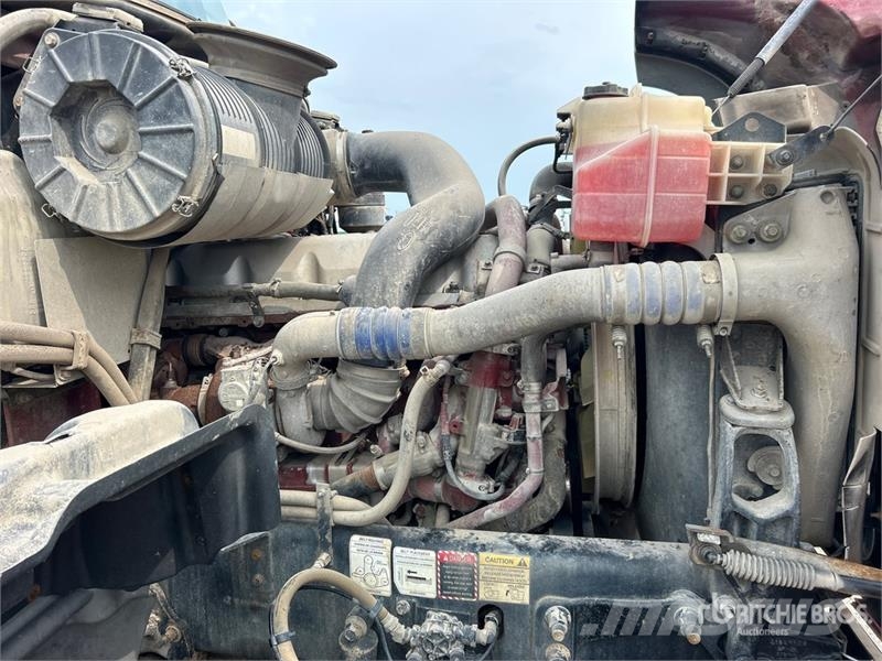 Mack Ultra XL 18 on Mack GU713 12x4 Stone Spreader Tru Stroje na výrobu betónových prefabrikátov