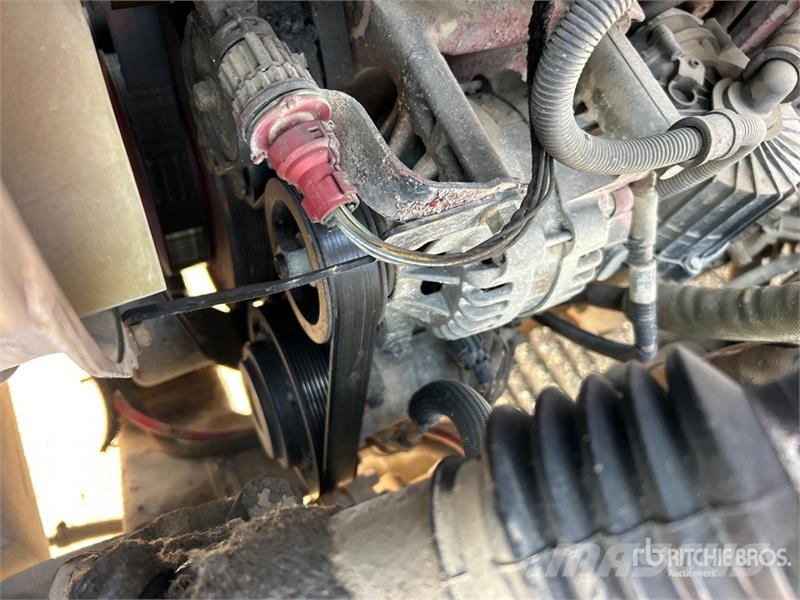 Mack Ultra XL 18 on Mack GU713 12x4 Stone Spreader Tru Stroje na výrobu betónových prefabrikátov
