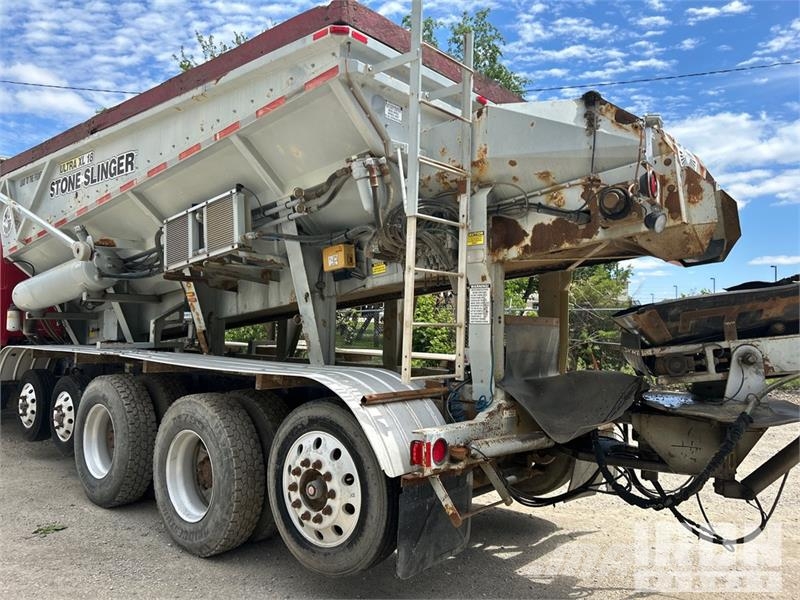 Mack Ultra XL 18 on Mack GU713 12x4 Stone Spreader Tru Stroje na výrobu betónových prefabrikátov