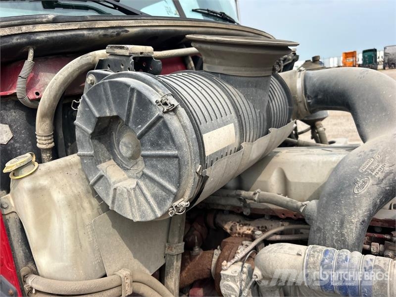 Mack Ultra XL 18 on Mack GU713 12x4 Stone Spreader Tru Stroje na výrobu betónových prefabrikátov
