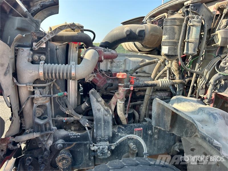 Mack Ultra XL 18 on Mack GU713 12x4 Stone Spreader Tru Stroje na výrobu betónových prefabrikátov