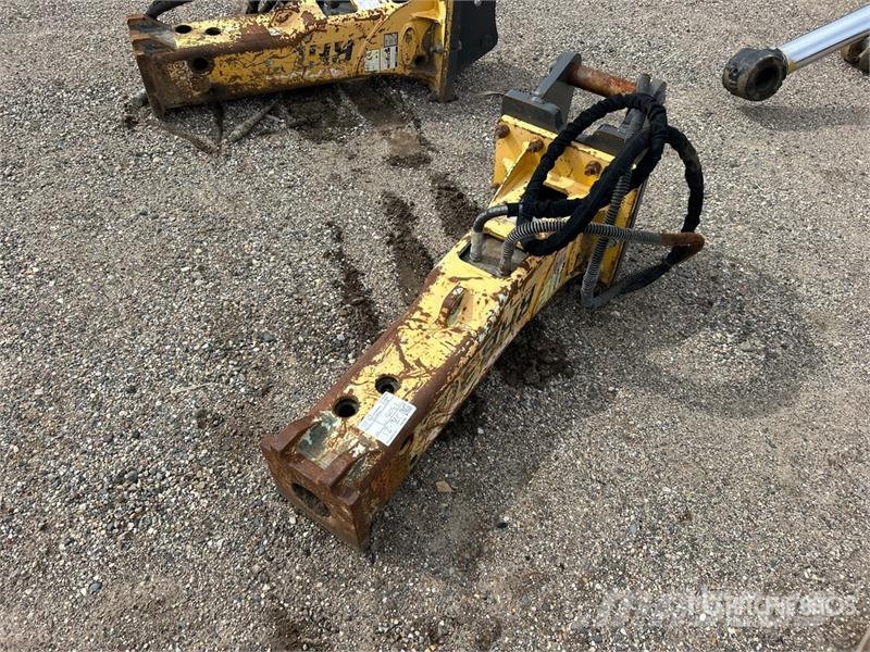 Magnum 305 Hydraulic Breaker 브레이커