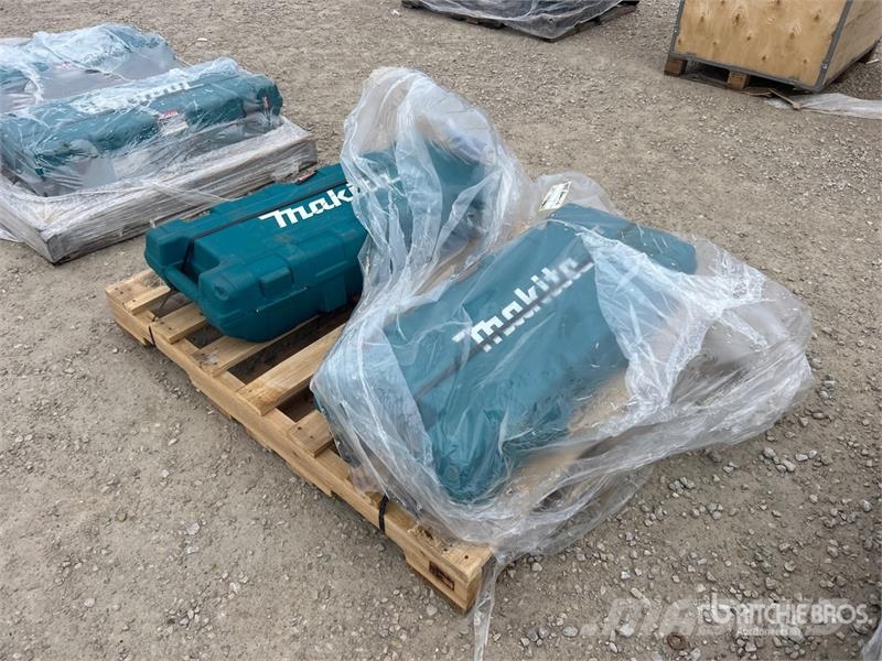 Makita HM1307CB Demolition Breaker Плуги