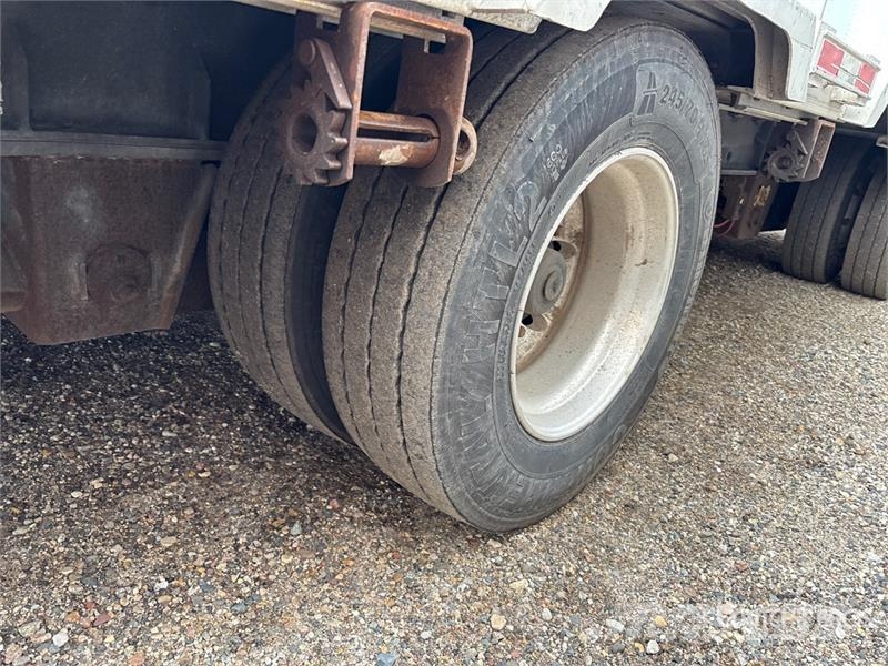 Manac 53 ft T/A Spread Axle Step Deck Trailer Zemie treileri