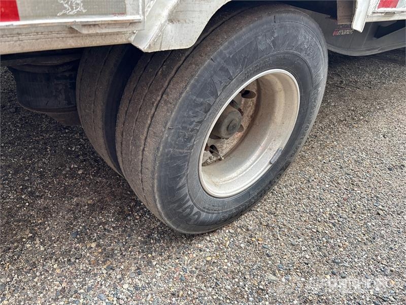 Manac 53 ft T/A Spread Axle Step Deck Trailer Zemie treileri